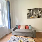 Raday Street, Spacious, Modern Apartment