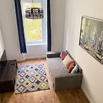 Raday Street, Spacious, Modern Apartment *
