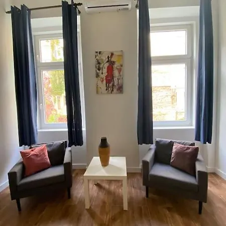 Lejlighed Raday Street, Spacious, Modern *