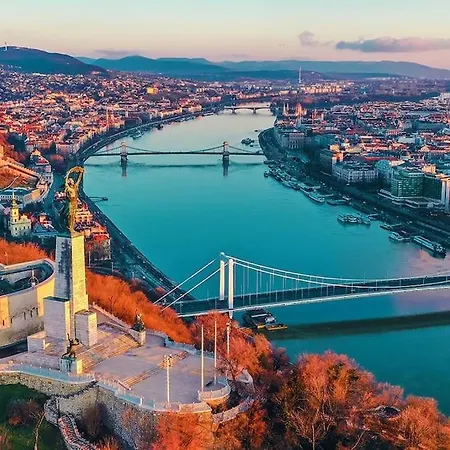 Raday Street, Spacious, Modern