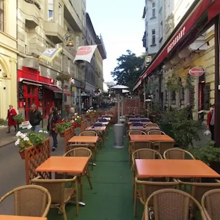 Lejlighed Raday Street, Spacious, Modern *