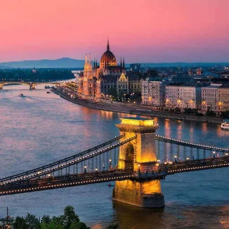 Raday Street, Spacious, Modern *