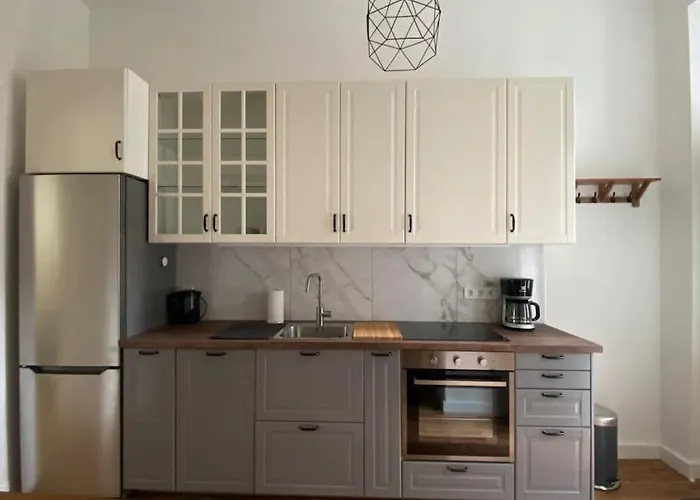 Raday Street, Spacious, Modern Apartment *